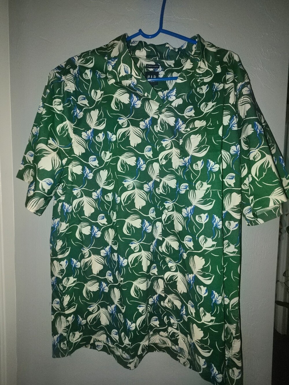 GAP Green Floral Short-Sleeve Button-Down Shirt